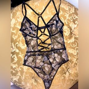 VS Mesh Roses Lingerie